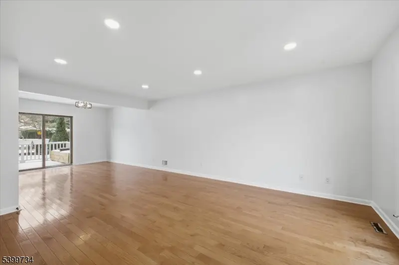 103 Cheyenne Rd, Andover Township, NJ 07848 - Image #3