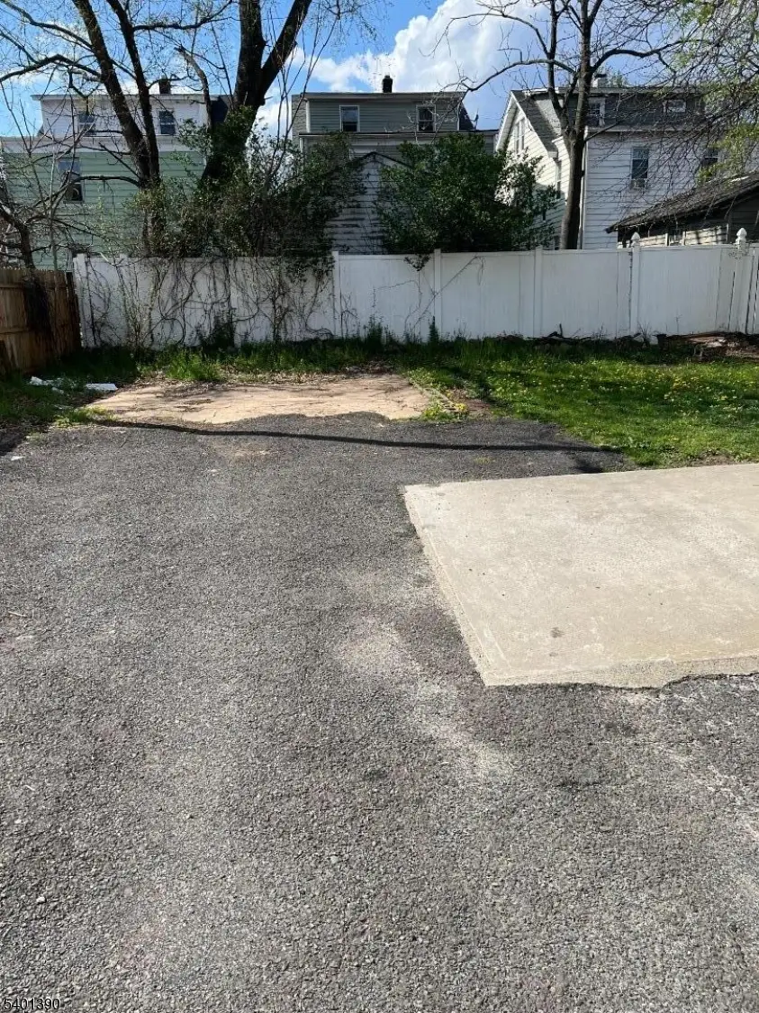 127 Dewey St, Newark, NJ 07112 - Image #2