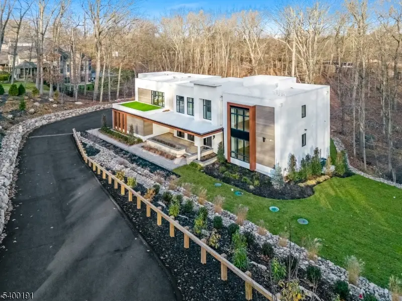 10 Big Ramapo Rd, Saddle River, NJ 07458 - Image #1