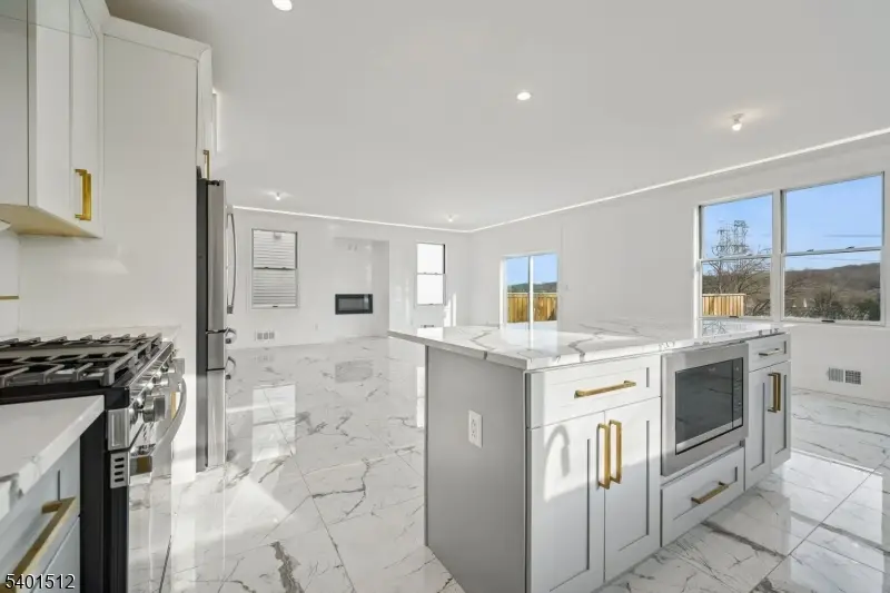 19 Mountain Ave, Mahwah, NJ 07430 - Image #2