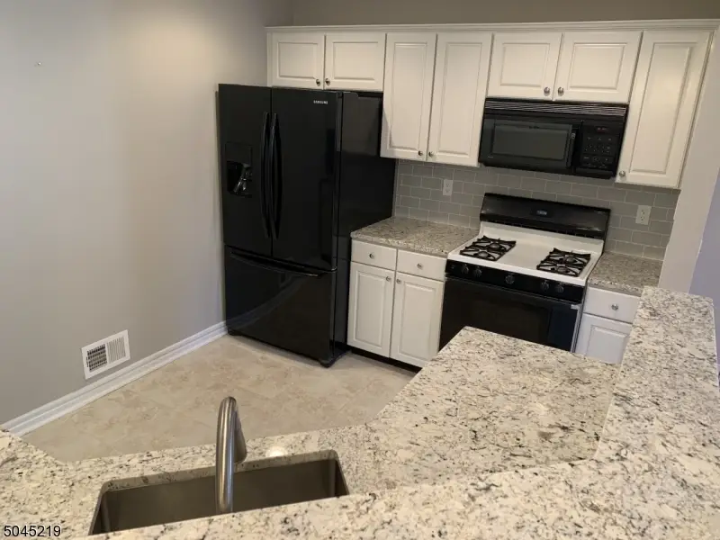 13 Potomac Dr Ondo #13, Bernards, NJ 07920 - Image #2