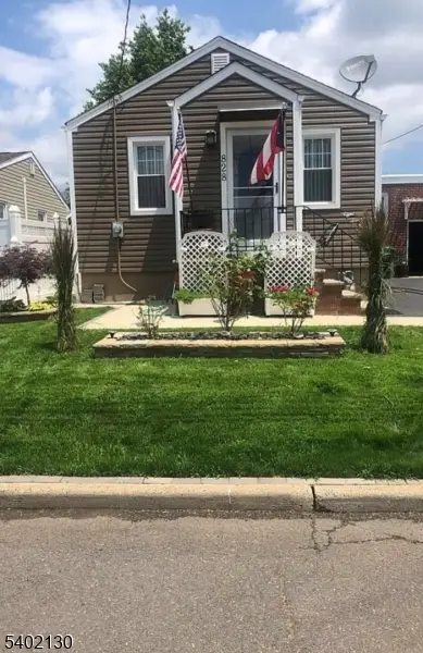 828 Smith St, Linden City, NJ 07036