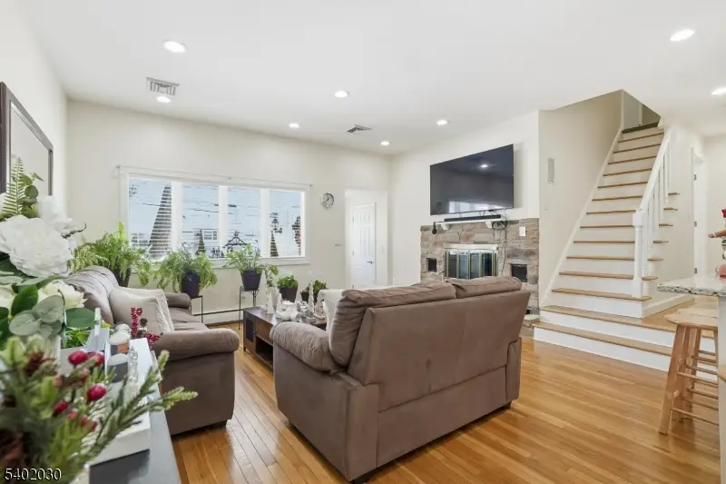 77 Ethel St, Menlo Park Terrace, NJ 08840 - Image #3