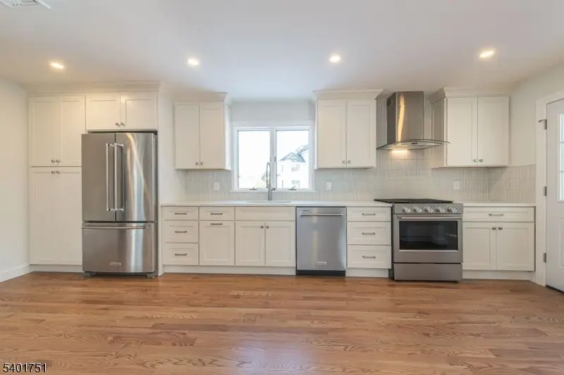 7 Shaw Ct, Fairfield, NJ 07004 - Image #2