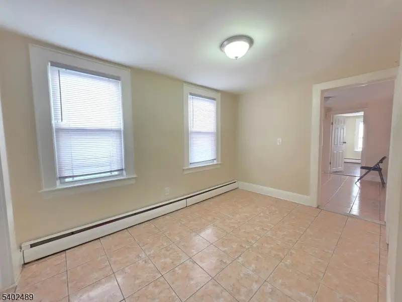 27 Geneva St, Elizabethport, NJ 07206 - #3