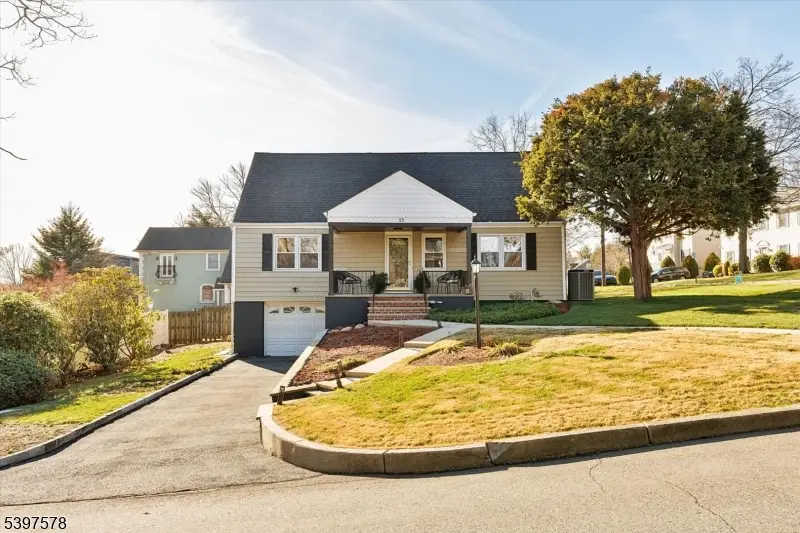 15 Princeton Pl, Clifton, NJ 07014 - Image #1