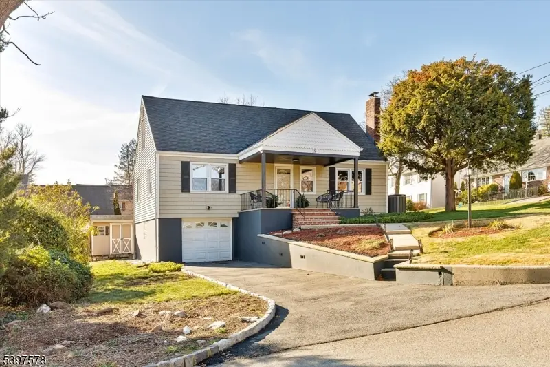 15 Princeton Pl, Clifton, NJ 07014 - Image #2