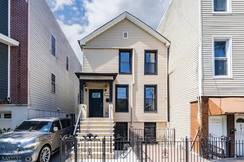 299 Halladay St, Jersey City, NJ 07304 - Image #1