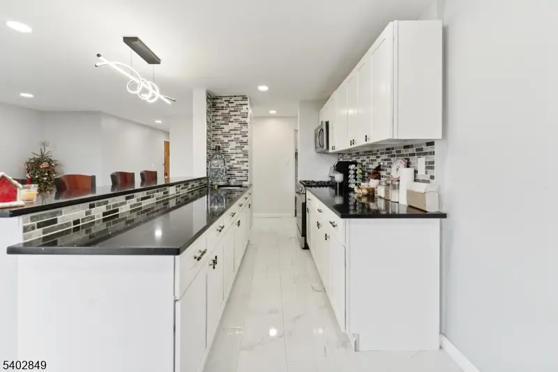 704-712 N Broad St #5F, Elizabeth, NJ 07208 - Image #1