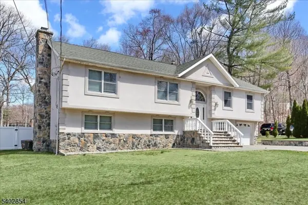 50 Roger Ct, Ringwood Boro, NJ 07456