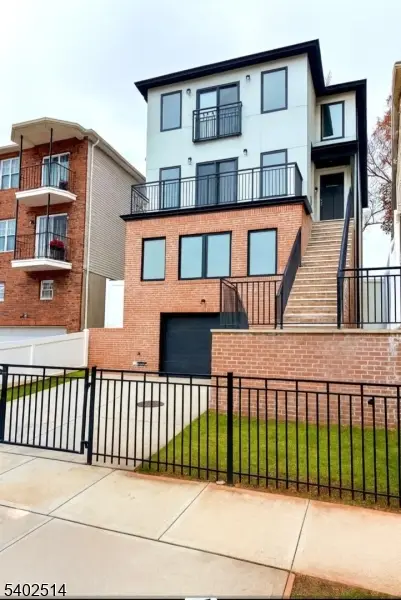 131 Hedden Ter #3, Newark, NJ 07108 - Image #1