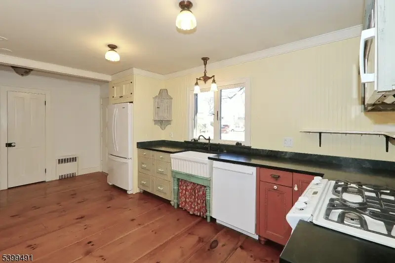 10 Red Maple Ln, Kenilworth, NJ 07033 - Image #3