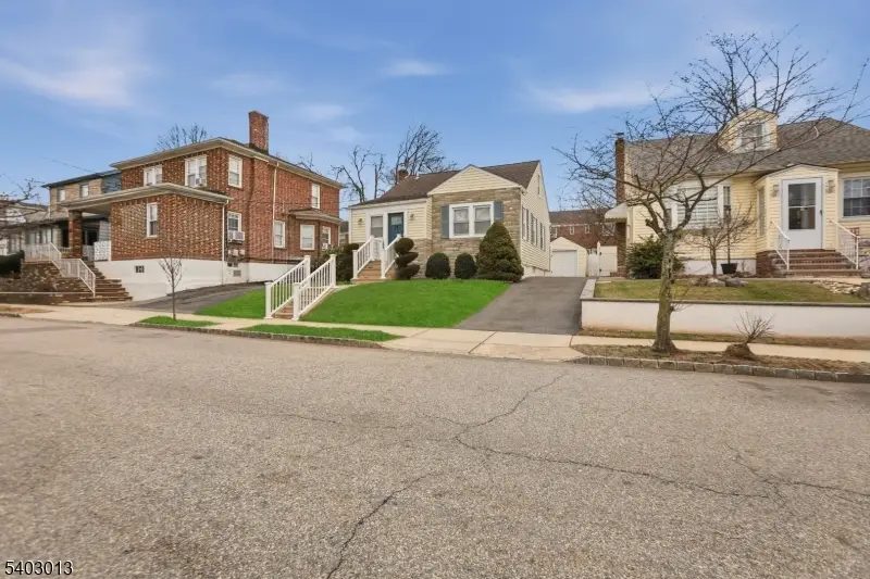 28 Parkview Ave, Belleville, NJ 07109 - Image #2