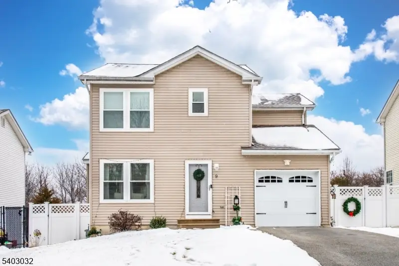 9 Michael Ct, Hamburg, NJ 07419 - Image #1