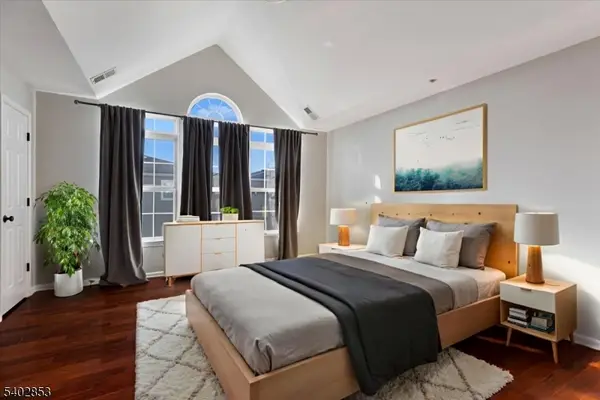 18 Marina Dr, Bayonne City, NJ 07002