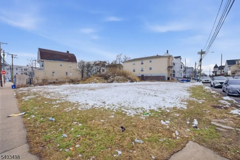 516 Hawthorne Ave, Newark, NJ 07112 - Image #1