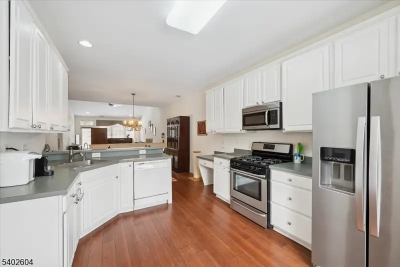 17 Ebersohl Cir, Whitehouse Station, NJ 08889 - Image #3