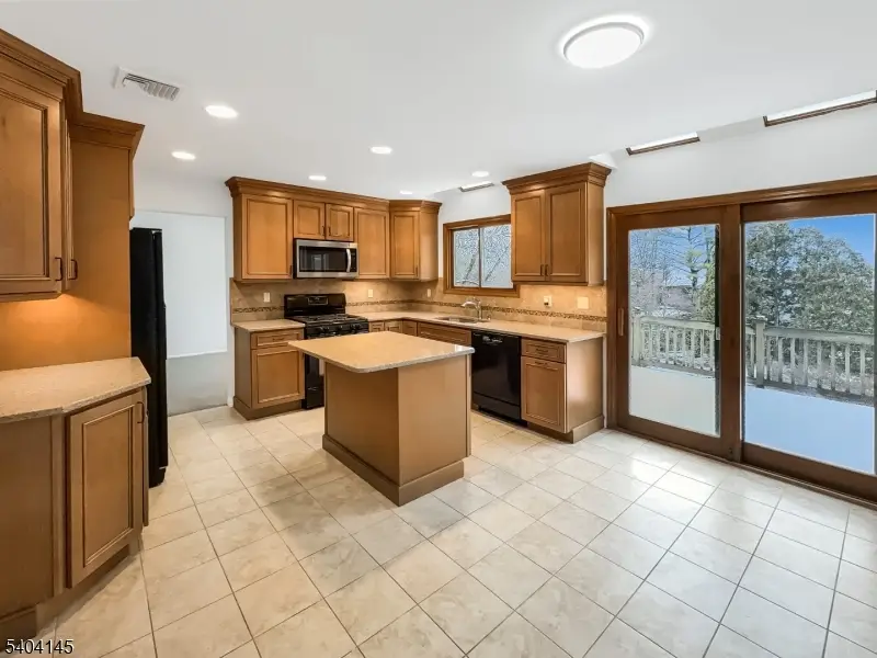 16 Knob Hill Rd, Washington, NJ 07840 - Image #2