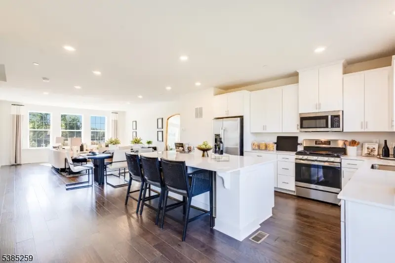 65 Eastwood Ter #69, East Hanover, NJ 07936 - Image #3