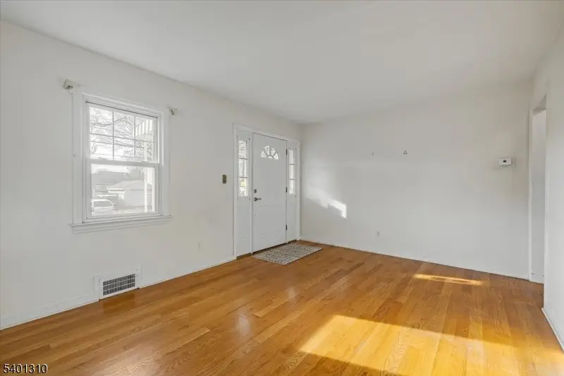 348 Roosevelt Ln, Kenilworth, NJ 07033 - Image #2