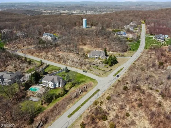 8 Triple Crown Dr, Sparta Twp., NJ 07871