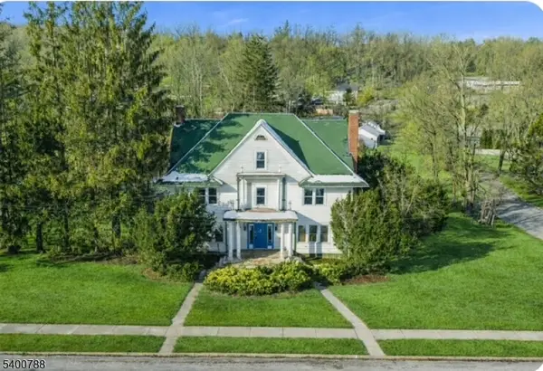 40 Park Ave, Newton Town, NJ 07860