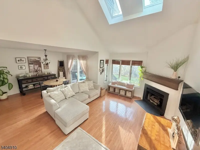 13 Mission Hills Rd, Clinton Township, NJ 08801 - Image #3