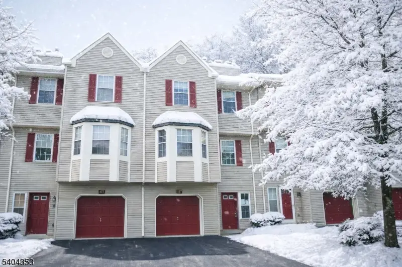 127 Pinehurst Dr, Washington Township, NJ 07882 - Image #1