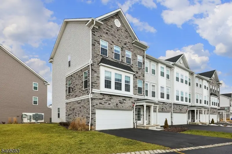 10 Dorchester Ln #10, East Hanover, NJ 07936 - Image #3