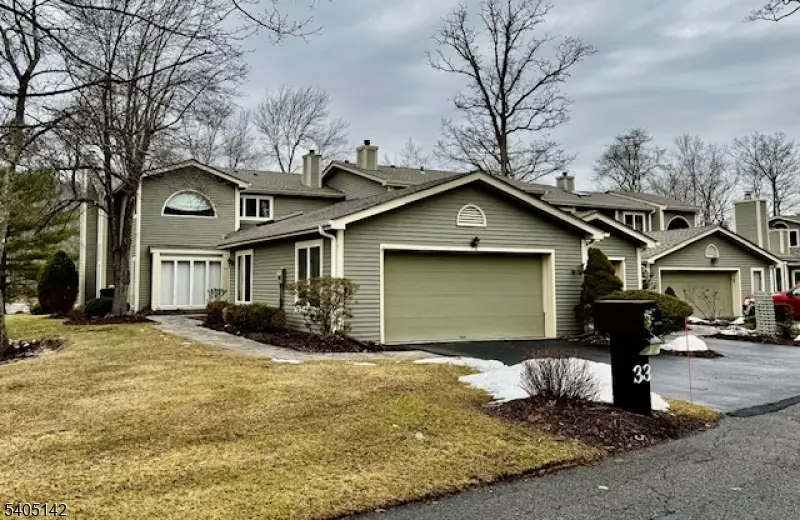 33 Stone Row Ln, Oak Ridge, NJ 07438 - Image #1