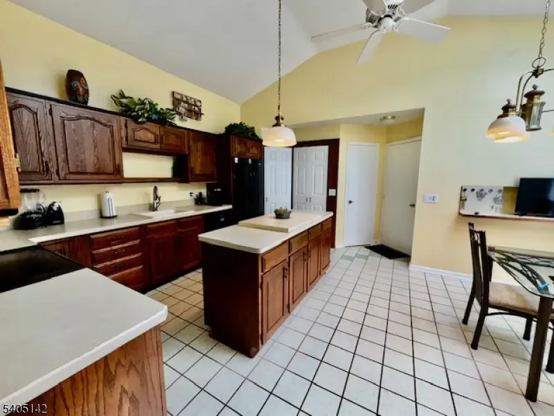 33 Stone Row Ln, Oak Ridge, NJ 07438 - Image #2