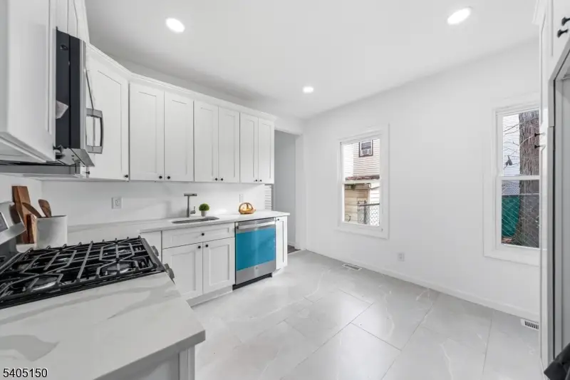 322 Court St, Elizabethport, NJ 07206 - Image #3