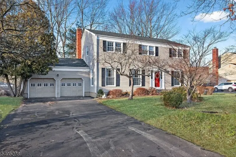 6 Phoenix Dr, Mendham, NJ 07945 - Image #1