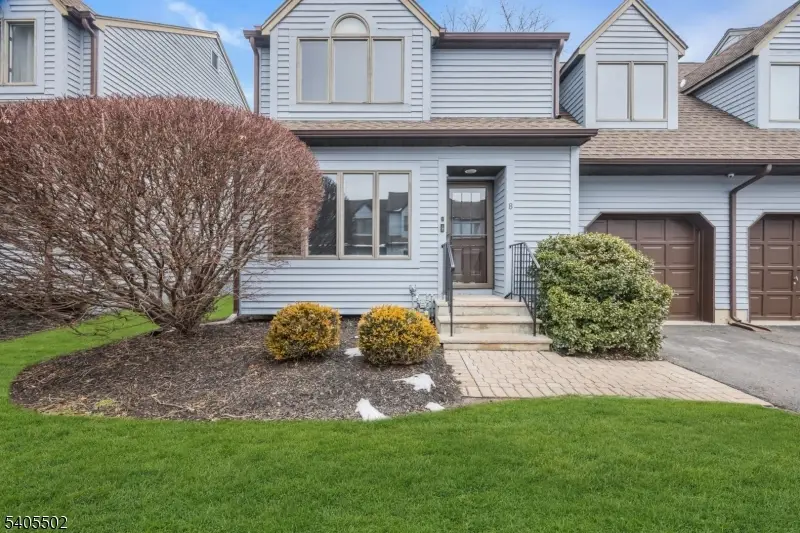 8 Village Park Ct, Scotch Plains, NJ 07076 - Image #2