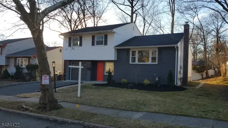 208 Holly Dr, Roselle, NJ 07203 - Image #2