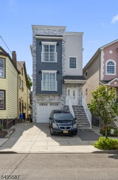 14 Spencer St, Elizabeth City, NJ 07202