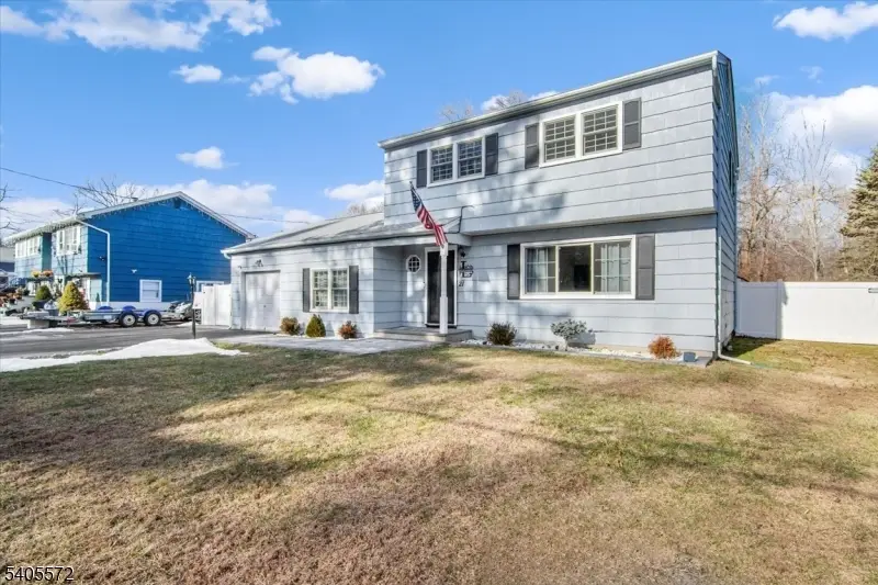 21 Beacon Rd, Hopatcong, NJ 07843 - Image #1