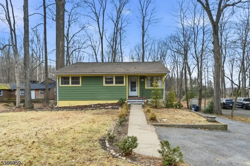 19 Windy Bush Ln, Sparta, NJ 07871 - Image #2