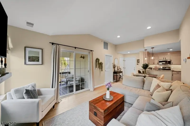 654 Honeybrook Cir, Lopatcong Overlook, NJ 08886 - Image #1