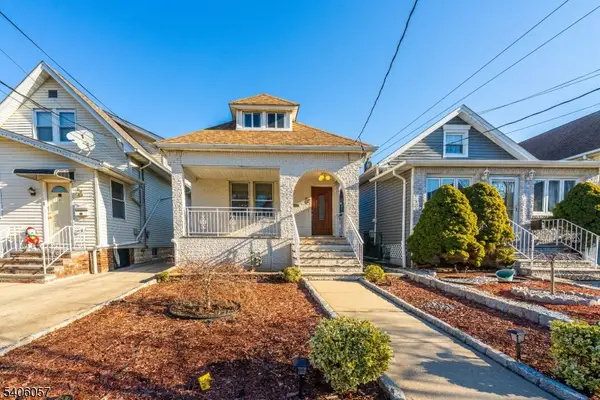 21 Bellevue St, Elizabeth City, NJ 07202