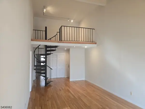 28 Sunrise Dr, Long Hill Twp., NJ 07933