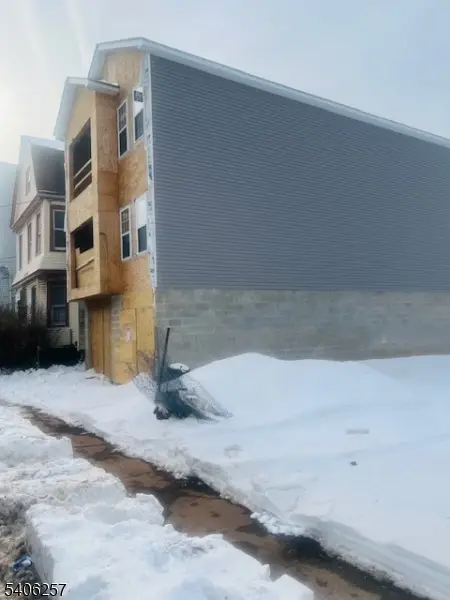 917 Bergen St #2, Newark City, NJ 07102