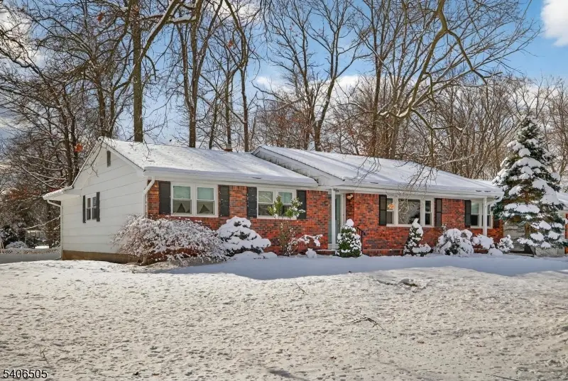 7 Madeleine Pl, Troy Hills, NJ 07054 - Image #3