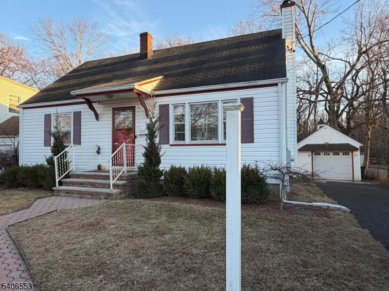 202 Glenside Pl, North Plainfield, NJ 07060 - Image #1