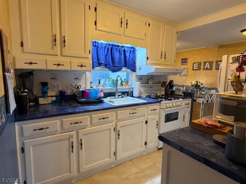 202 Glenside Pl, North Plainfield, NJ 07060 - Image #3