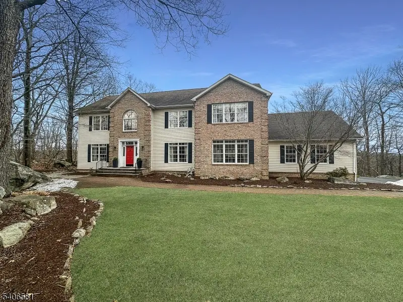 16 Gary Ct, Mount Olive, NJ 07836 - Image #1