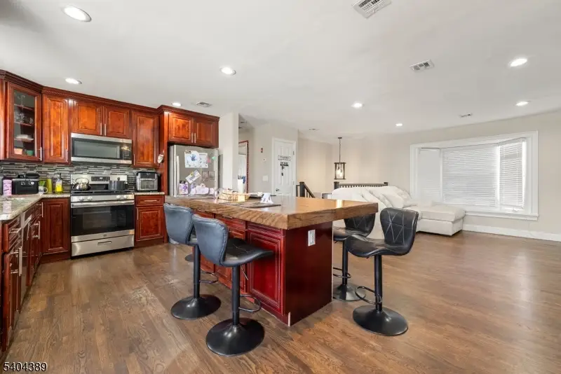 5 Jessie St, Carteret, NJ 07008 - Image #3