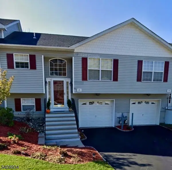 25 Oak Point Dr, Hamburg Boro, NJ 07419