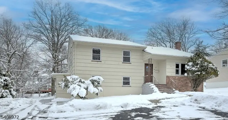 27 Old Short Hills Rd, Livingston, NJ 07052 - #1