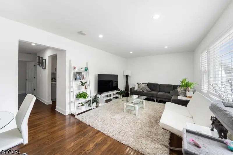 25 Evelyn Ct, Maplewood, NJ 07040 - Image #3